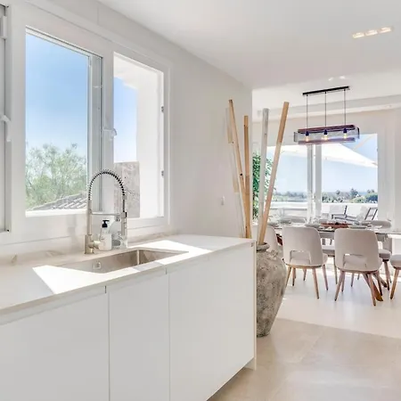 Atico Duplex En Con Vistas Al Mar Y Montana A 10 Min De La Playa 埃斯特波纳