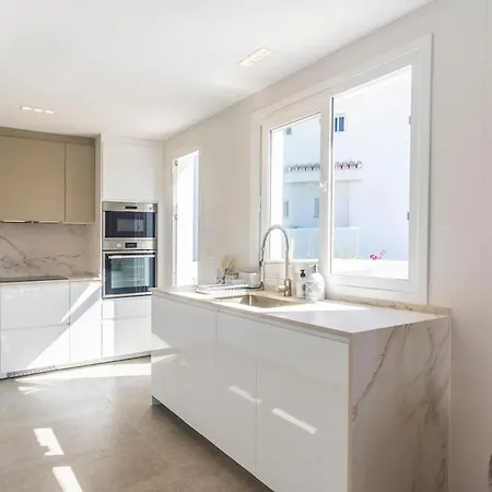 Atico Duplex En Con Vistas Al Mar Y Montana A 10 Min De La Playa 埃斯特波纳