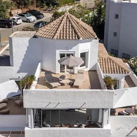 Atico Duplex En Con Vistas Al Mar Y Montana A 10 Min De La Playa 埃斯特波纳