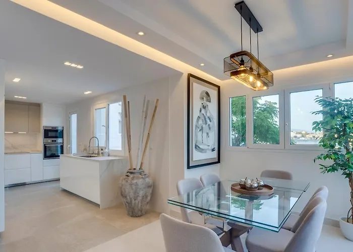 Atico Duplex En Con Vistas Al Mar Y Montana A 10 Min De La Playa 아파트 에스테포나